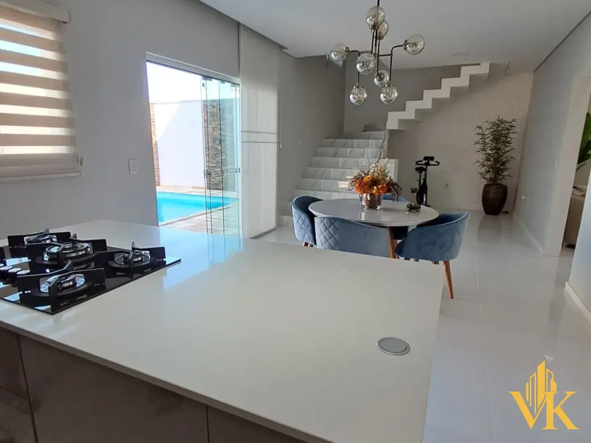 Magnífico Sobrado de Alto Padrão com Piscina e Hidromassagem em Barra Velha | Terreno 300m² e 5 Vagas
