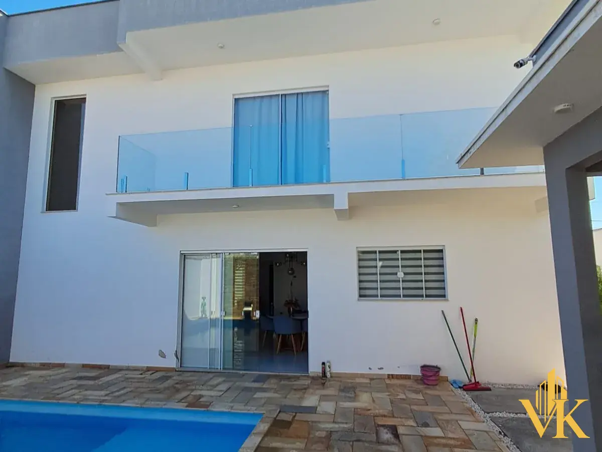 Magnífico Sobrado de Alto Padrão com Piscina e Hidromassagem em Barra Velha | Terreno 300m² e 5 Vagas