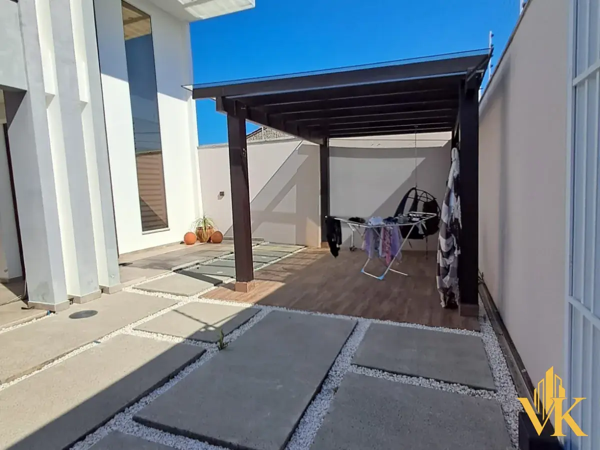 Magnífico Sobrado de Alto Padrão com Piscina e Hidromassagem em Barra Velha | Terreno 300m² e 5 Vagas