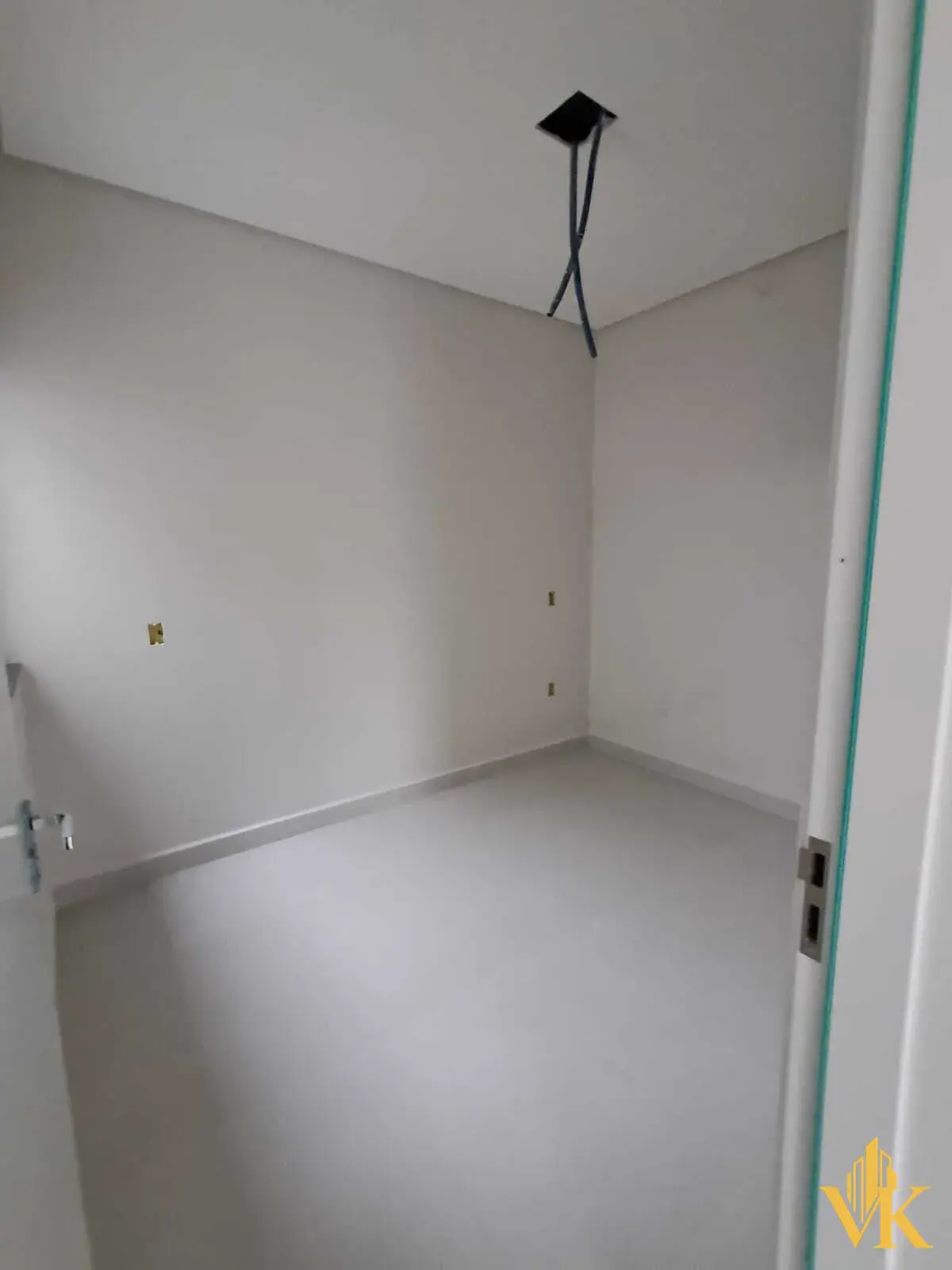 Casa Geminada Nova com Terreno de 300m² | 2 Quartos (1 Suíte) por R$ 350 Mil