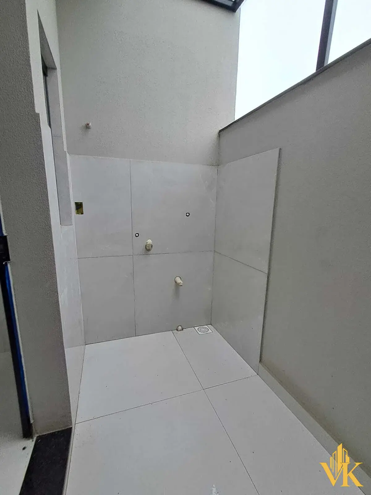 Casa Geminada Nova com Terreno de 300m² | 2 Quartos (1 Suíte) por R$ 350 Mil